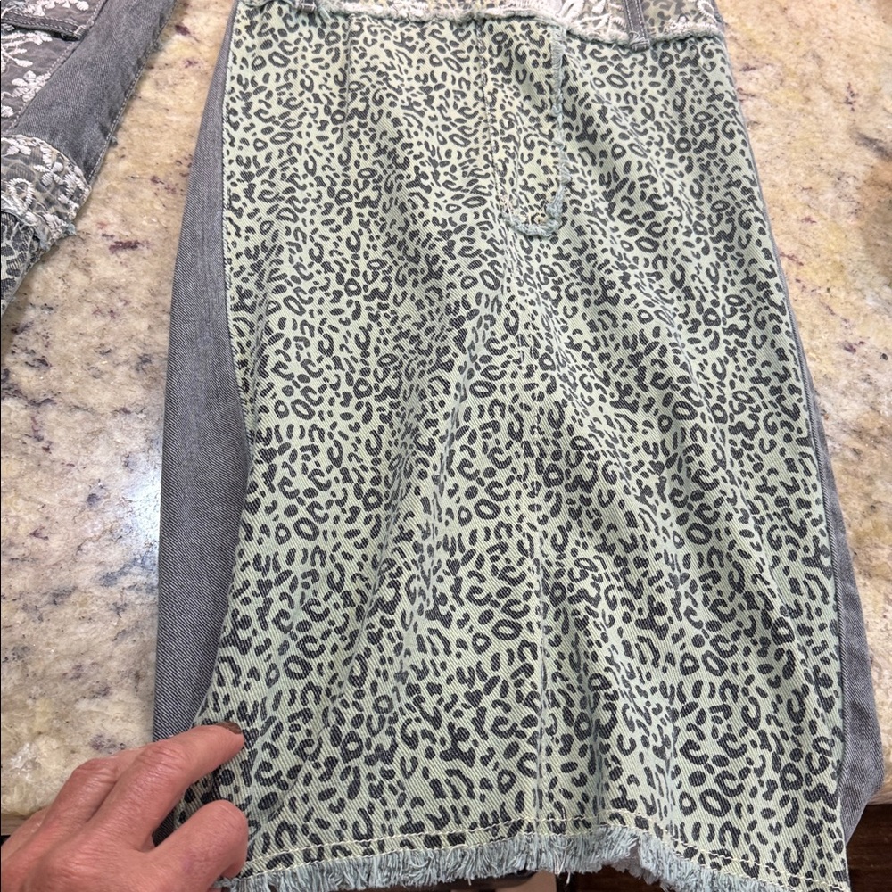 POL Women’s Printed Patchwork Leopard Denim Pants Gray/seafoam green Size Small - Picture 10 of 15